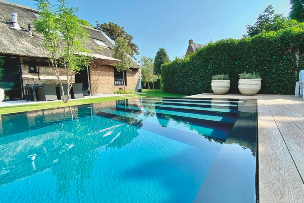 Piscine en béton armé - International Pools